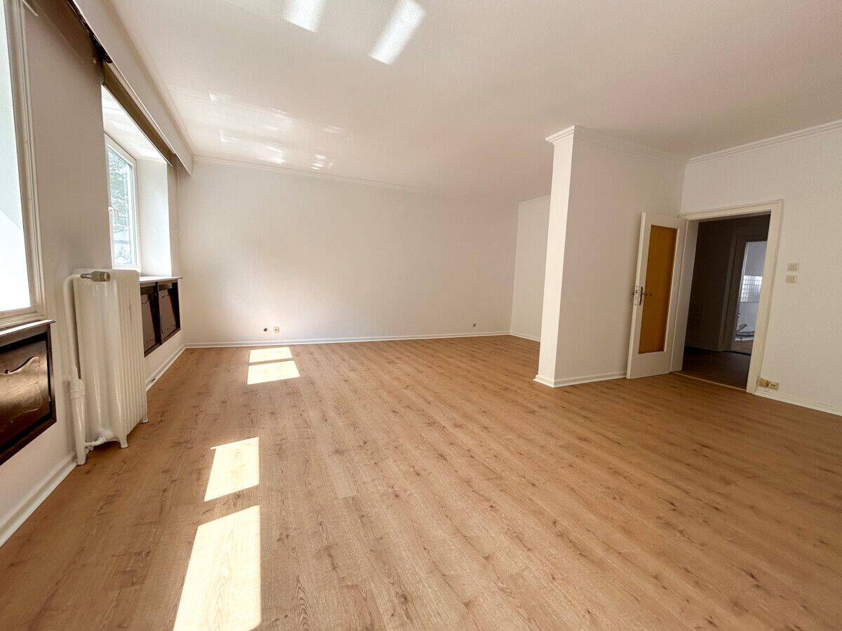 Wohnen mitten im Zentrum: Gepflegte 2-Zi.-Wohnung mit Balkon, 27568 Bremerhaven (Lehe Mitte Überseehafen)