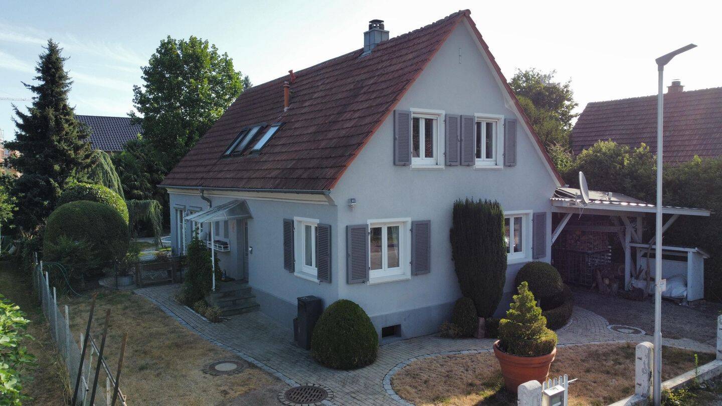 Grüne Oase mit Pool: Gepflegtes Einfamilienhaus mit Traumgrundstück in Lahr, 77933 Lahr/Schwarzwald