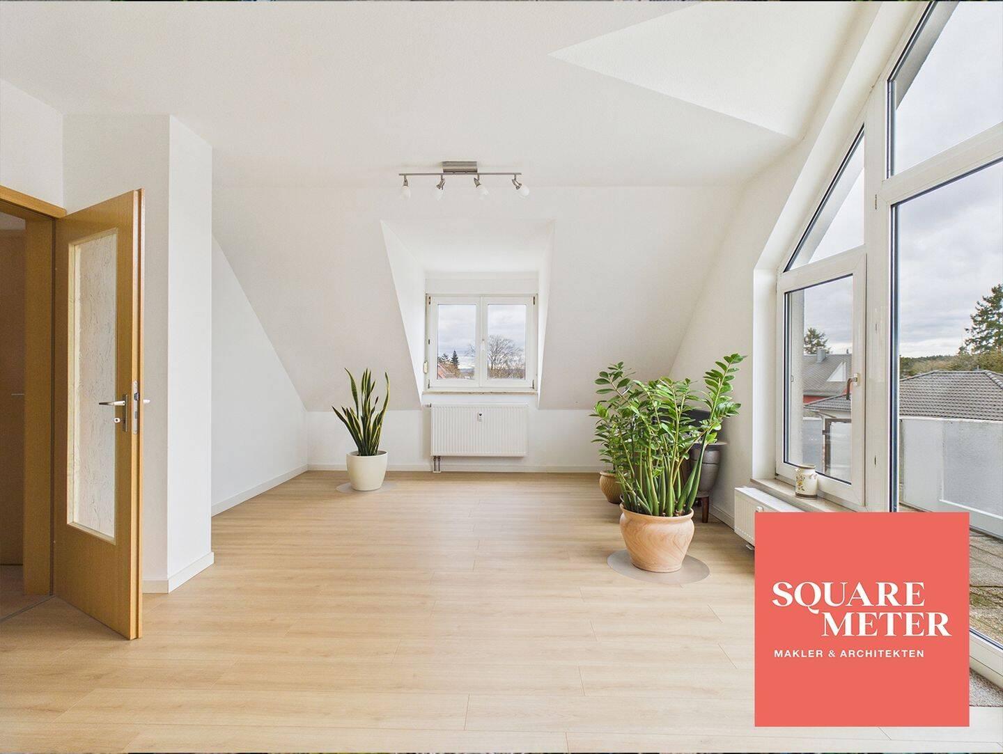 Großzügige und helle Dachgeschosswohnung in ruhiger Lage Oberfürberg, 90768 Fürth