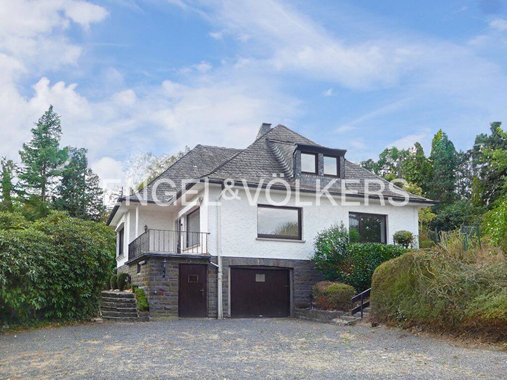Landhausvilla auf Parkgrundstück in Alleinlage, 56316 Hanroth