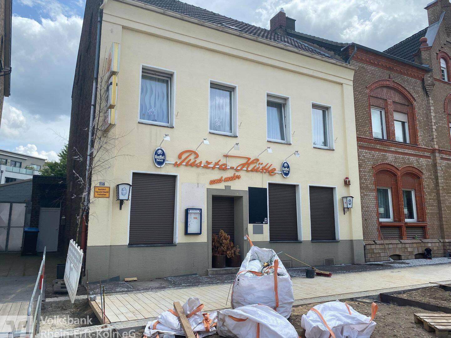Wohnen und Gewerbe im Herzen von Hürth – Vielseitiges Wohn- und Geschäftshaus mit großem Entwicklung, 50354 Hürth