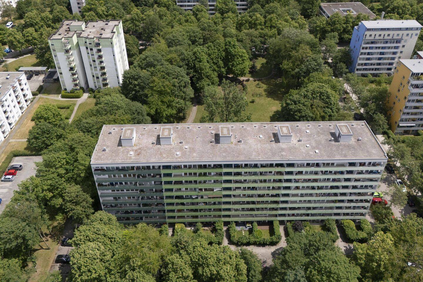 Sonnenbrille erforderlich und Bergblick möglich: Außergewöhnlich helle Wohnung in ruhiger Lage, 81927 München (Bogenhausen)