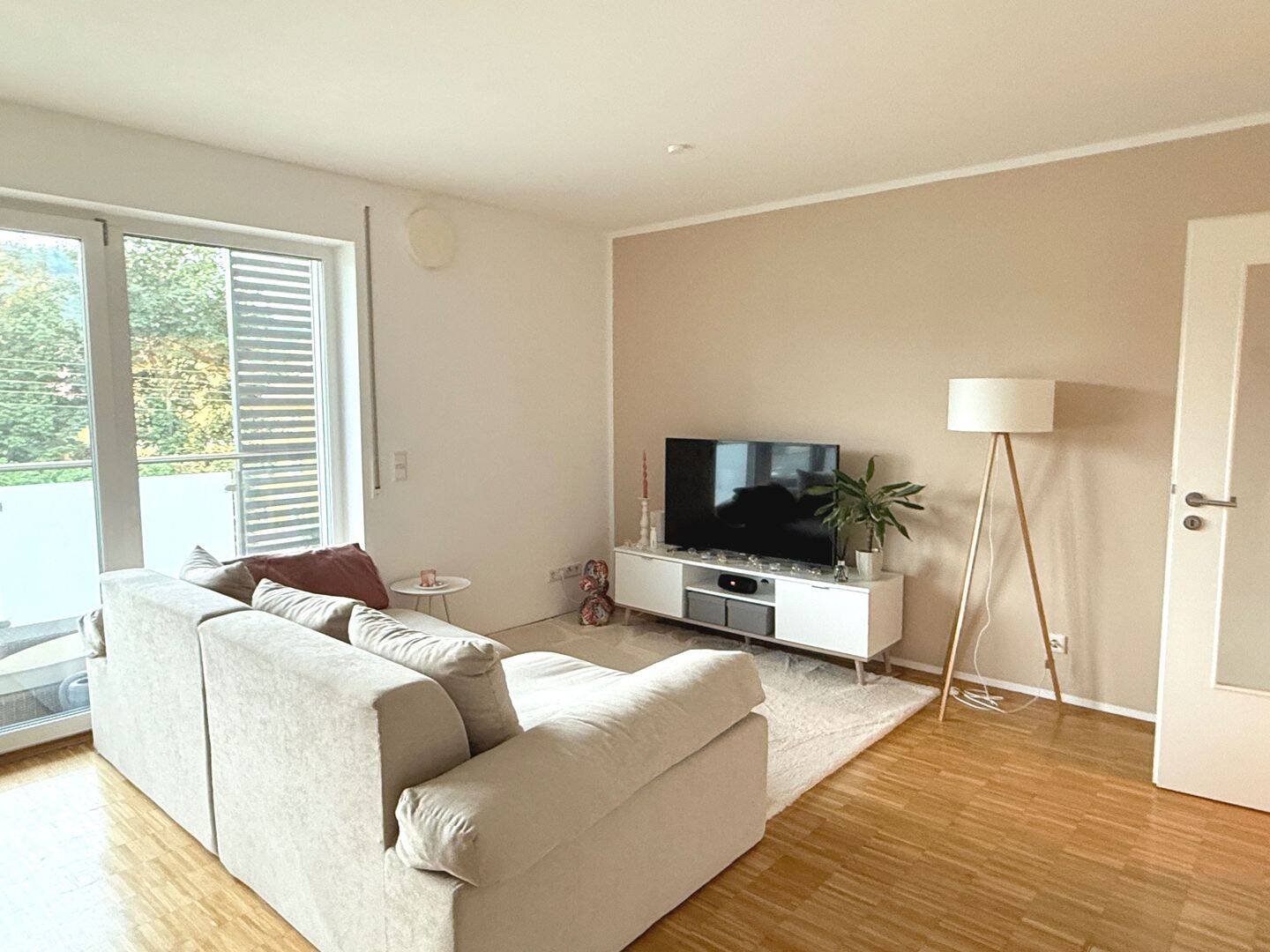 Modernes Appartement mit Balkon und Außenstellplatz in Jena, 7743 Jena