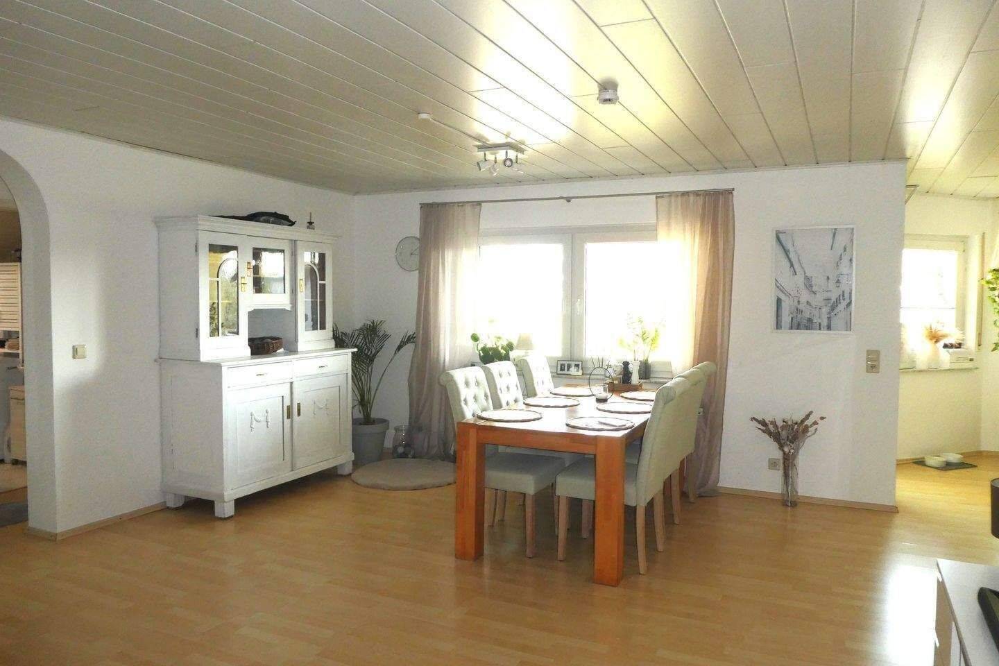 GANESHA-IMMOBILIEN…schöne, ruhige DG Wohnung als neue Wohlfühloase, 64711 Erbach