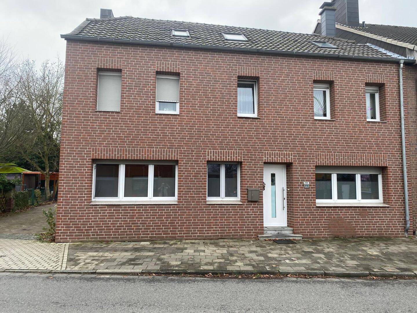 Außergewöhnliches Dreifamilienhaus im Zentrum von Wegberg, 41844 Wegberg
