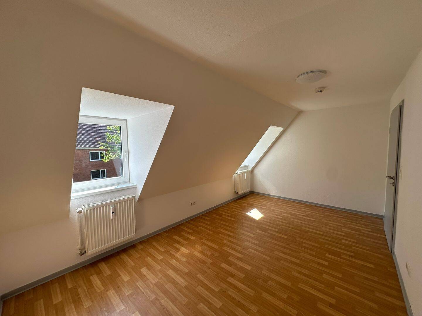 Gepflegte freie Eigentumswohnung in Kiel-Wik – courtagefrei!, 24106 Kiel (Wik)