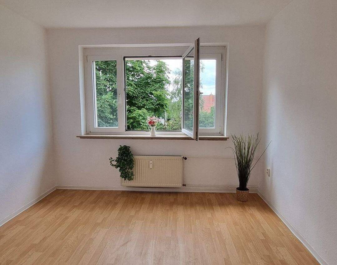Helles 3-Zimmer-Apartment in Weißenfels-West mit Blick ins Grüne, 6667 Weißenfels