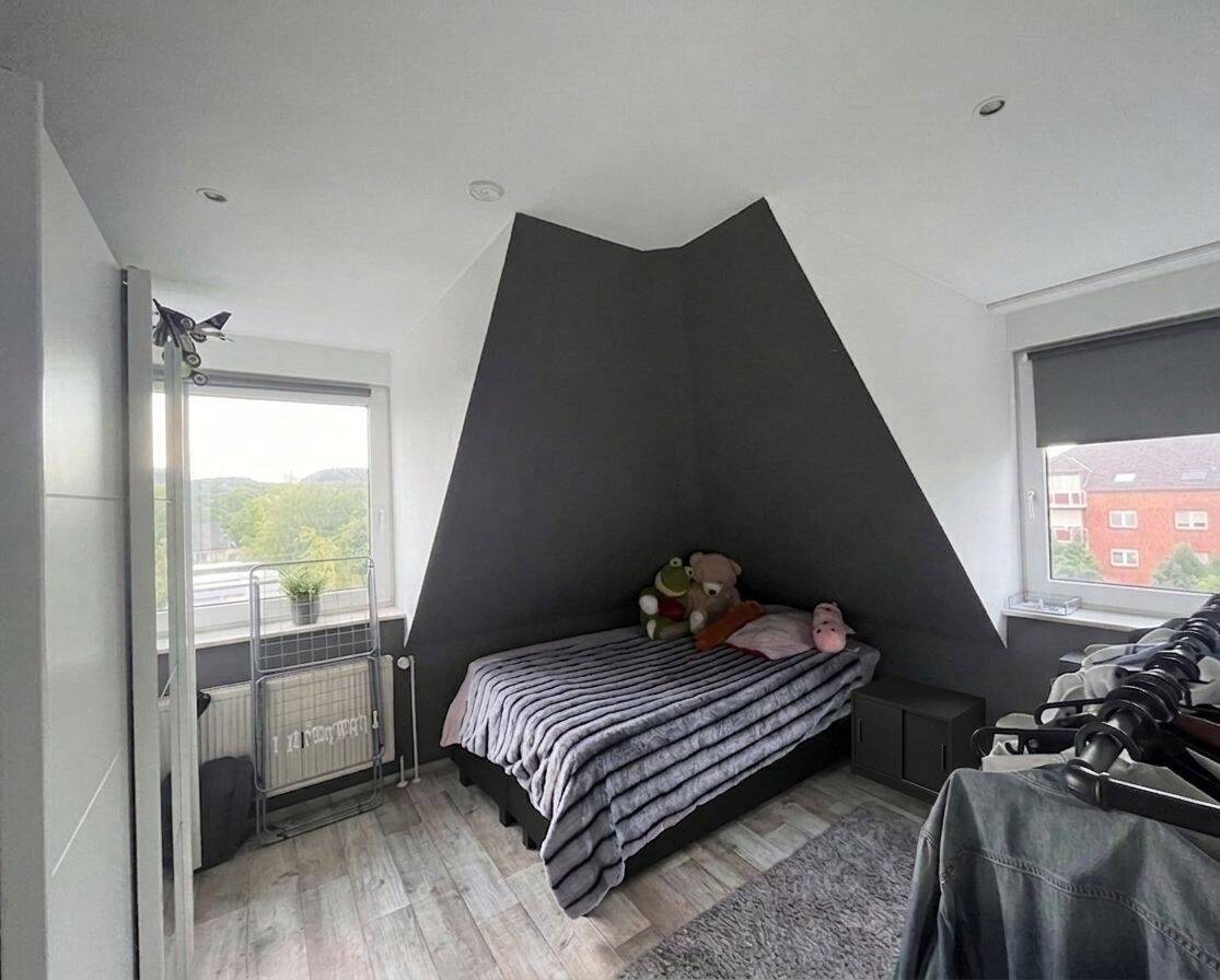 Gemütliche Dachgeschosswohnung mit Stellplatz in Osnabrück-Eversburg, 49090 Osnabrück (Eversburg Hafen Haste Pye Sonnenhügel)
