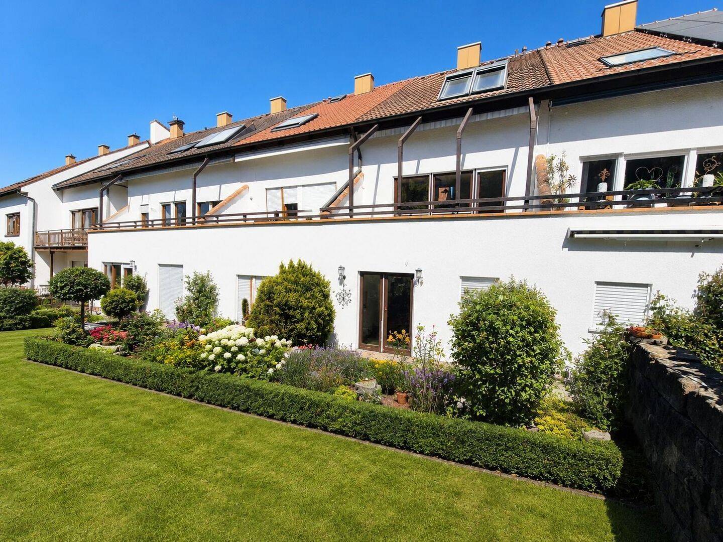 *Familien aufgepasst! ~ Gepflegtes Reihenmittelhaus mit kleinem Garten ~, 71336 Waiblingen