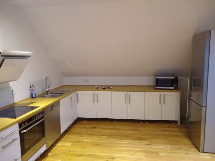 Neuwertige 2-Zimmer-Dachgeschosswohnung mit EBK in Giessen-Allendorf, 35398 Gießen