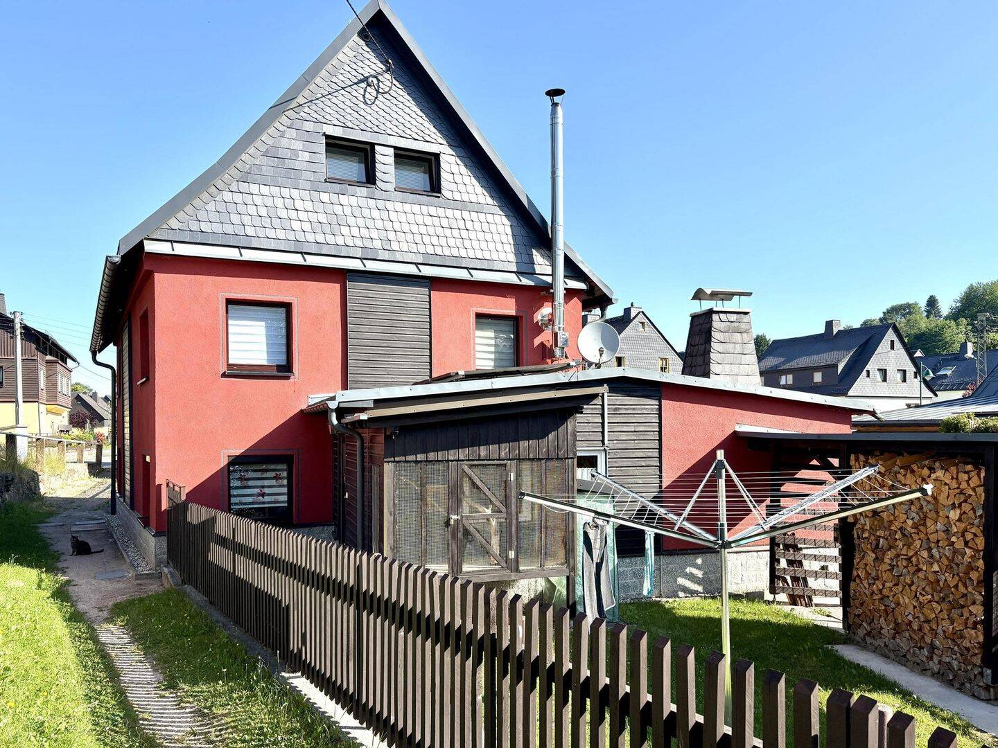 Charmantes Familienhaus mit Kamin, Partyraum und ausgebautem Dachgeschoss in ruhiger Wohnlage, 8324 Bockau