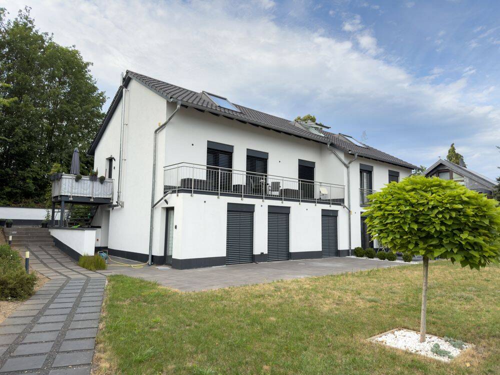 Moderne 2-Zimmer-Wohnung mit Terrasse in guter Lage von Dörfles-Esbach, 96487 Dörfles-Esbach