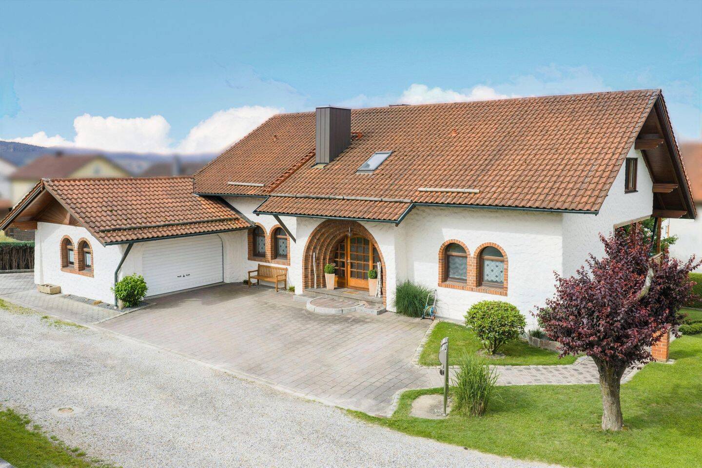 großzügiges Wohnen mit Garten, 93413 Cham