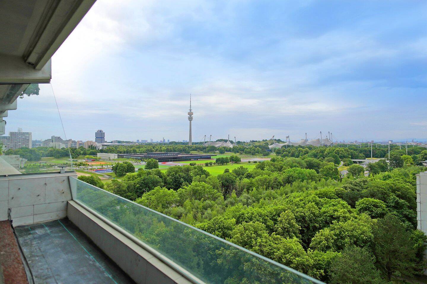 Grandioser Alpenblick von der Süd-Loggia, 80993 München (Moosach)