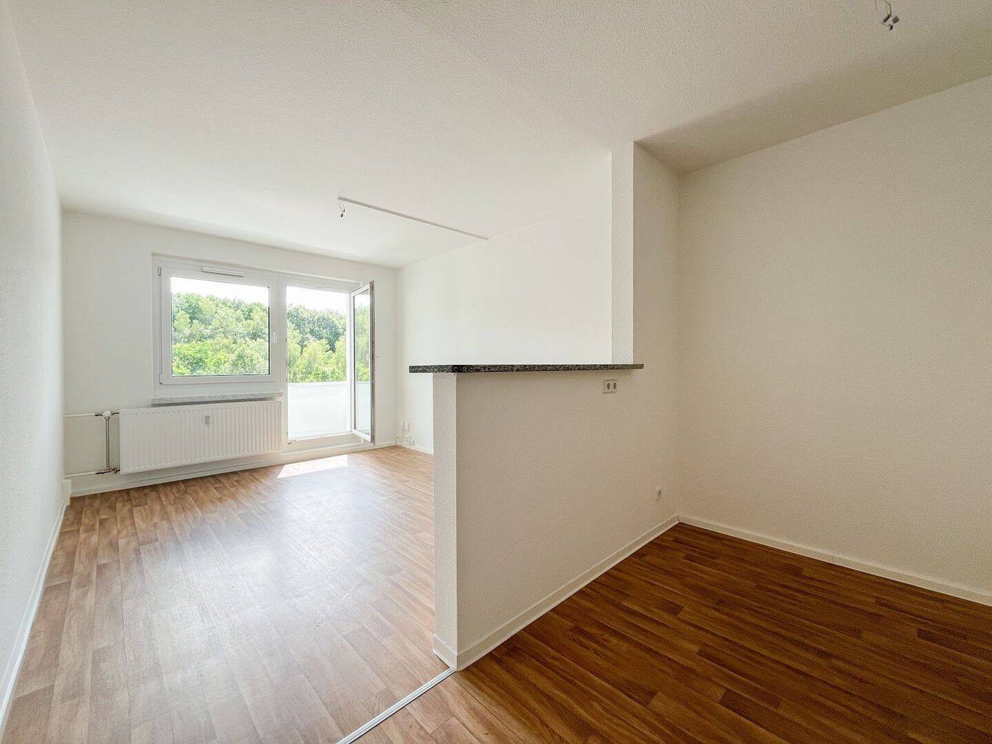 Familienfreundliche Wohnung mit Tresen und Spielplatz – sofort bezugsfrei, 9119 Chemnitz (Helbersdorf Kapellenberg Kappel Zentrum)