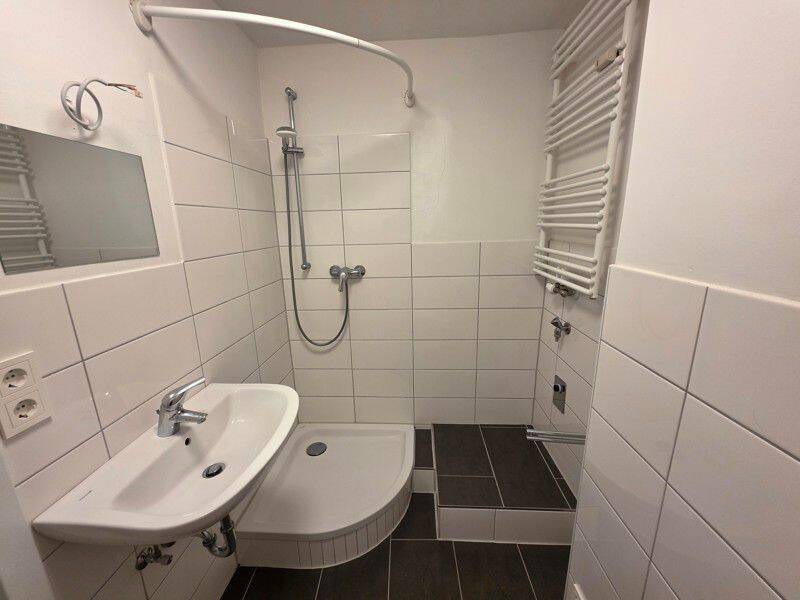 Ab 01.09: 1-Zimmer- Wohnung mit Einbauküche in Düsseldorf-Oberbilk (5.OG ohne Aufzug), 40227 Düsseldorf (Eller Oberbilk)