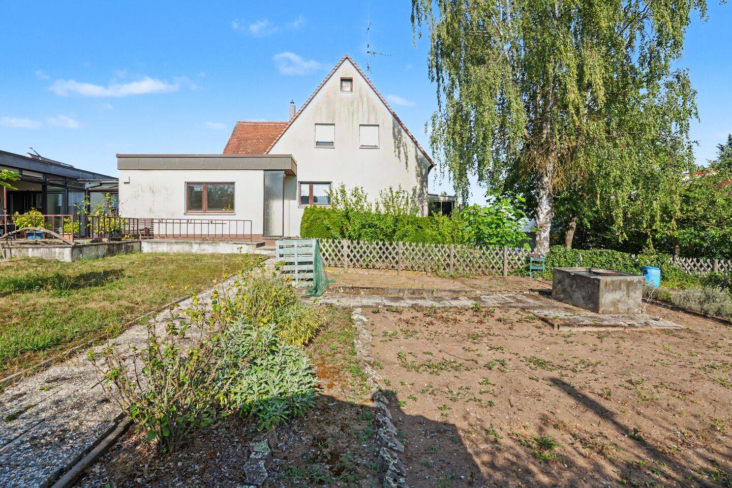 Großes Eckgrundstück mit Altbestand und Potenzial zur Neubebauung in begehrter Lage von Zirndorf, 90513 Zirndorf