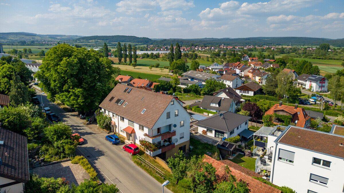 Sanierungsbedürftiges Mehrfamilienhaus in Mühlhausen-Ehingen, 78259 Mühlhausen-Ehingen
