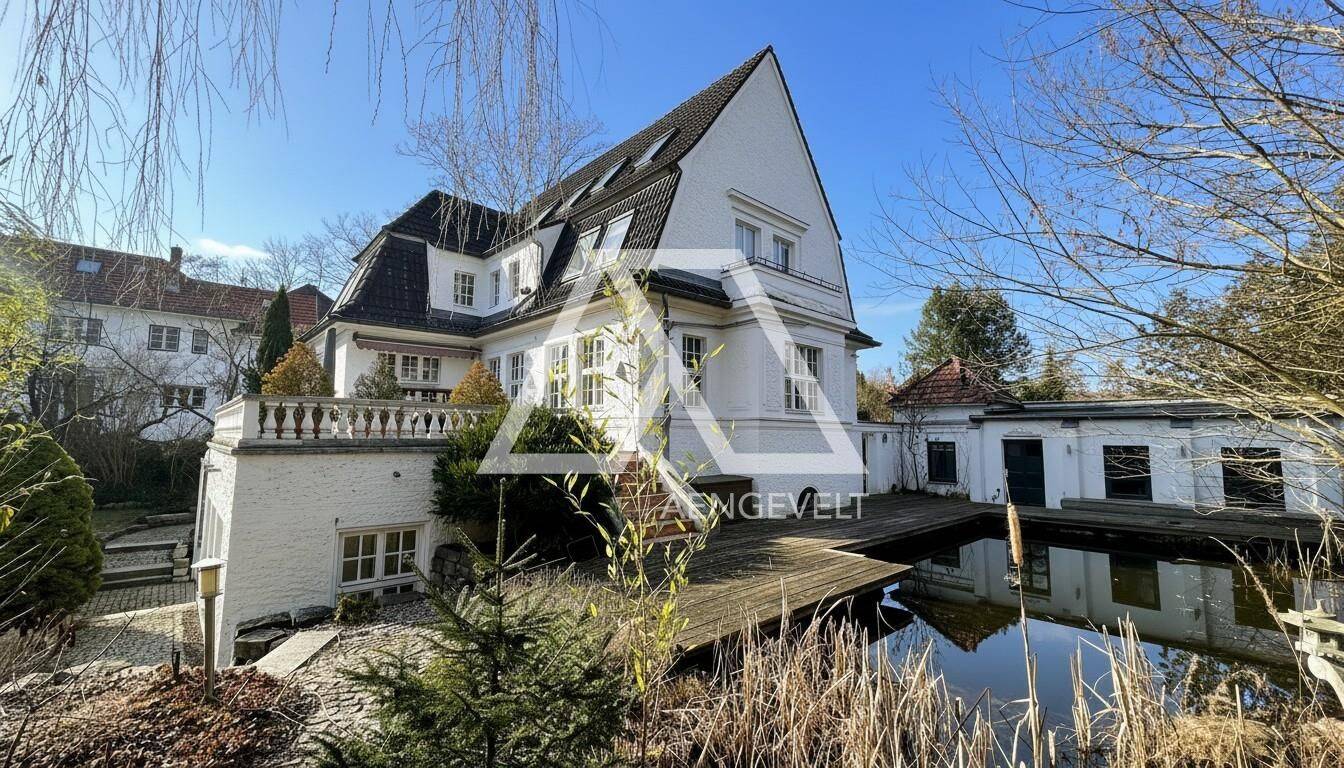 Großzügige Villa mit Remise und Wellnessbereich in Berlin-Zehlendorf., 14165 Berlin (Steglitz-Zehlendorf Zehlendorf)