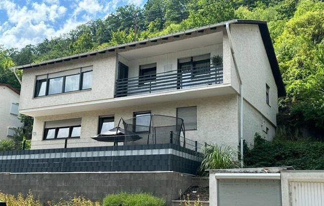 Marko Winter Immobilien: Mosbach- Einfamilienhaus mit Einliegerwohnung, Balkon und Terrasse, 74821 Mosbach