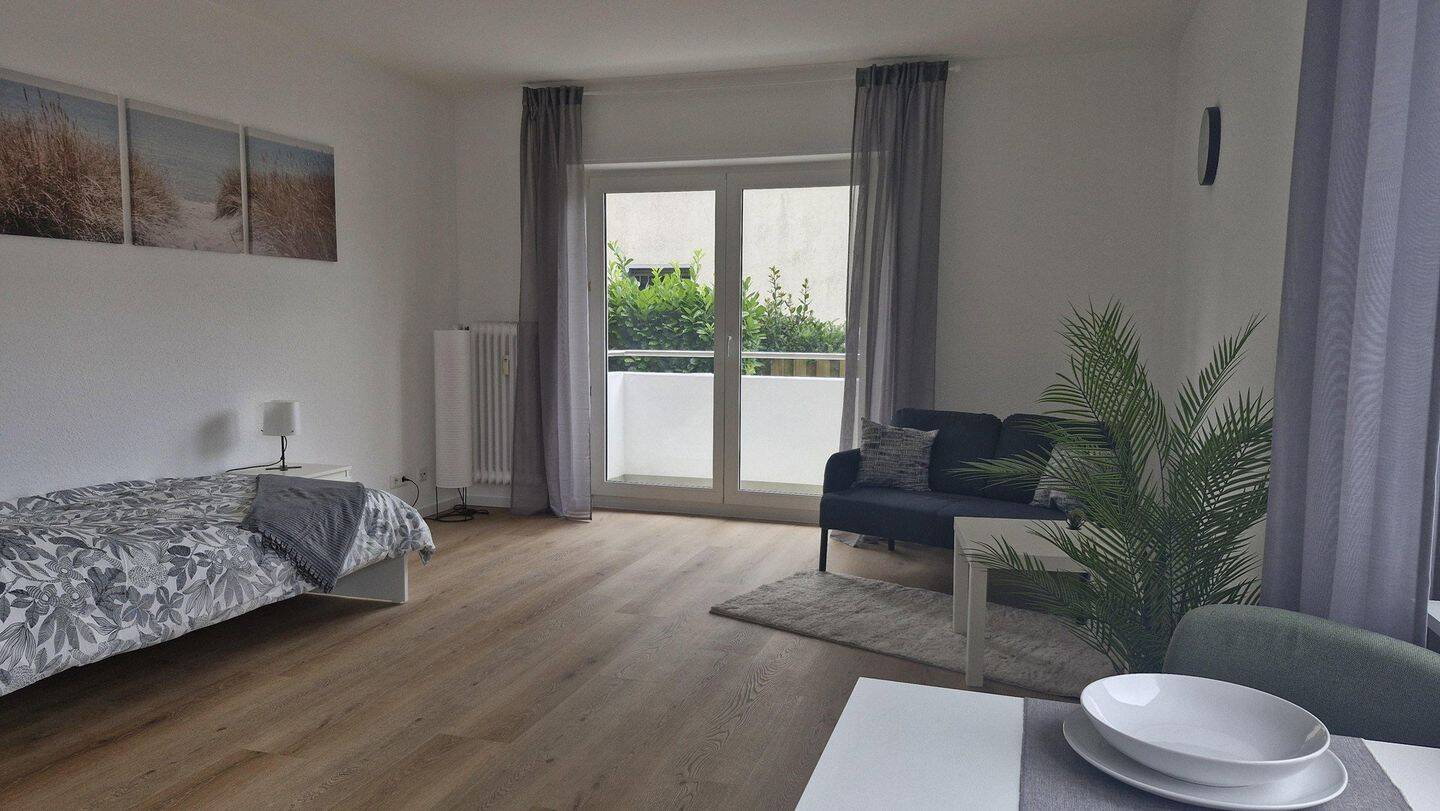 Frisch renoviert, ohne Provision, Möblierte Wohnung mit Balkon & Stellplatz, 41564 Kaarst