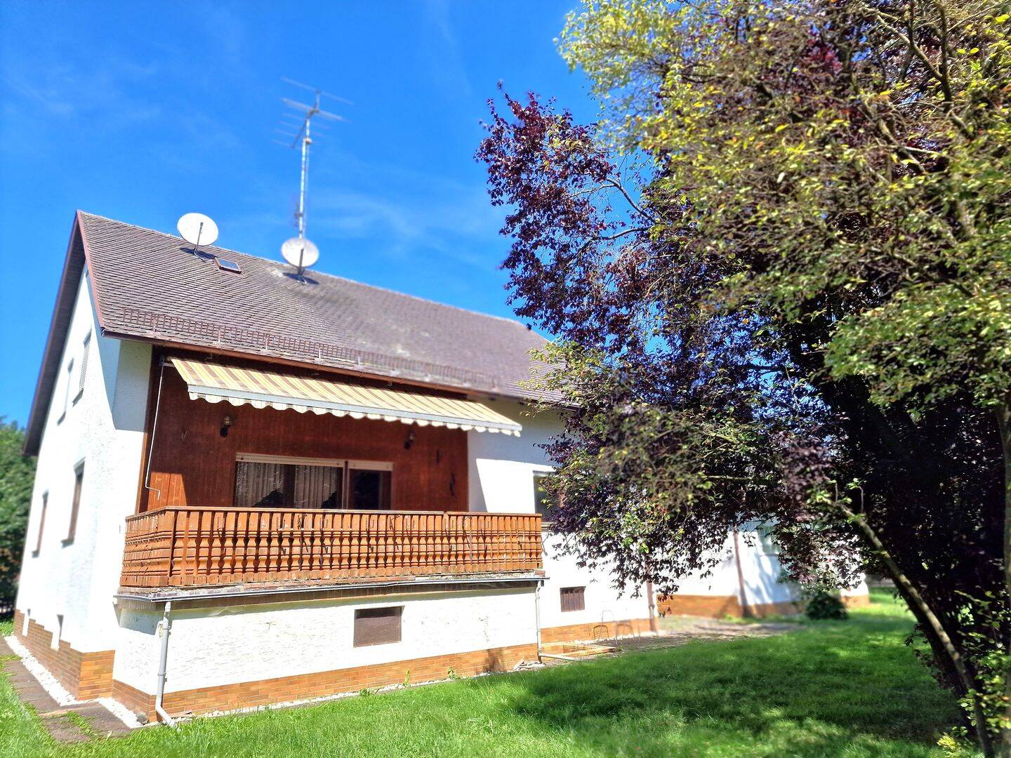 Haus für ein bis zwei Familien in Lintach, 92272 Freudenberg