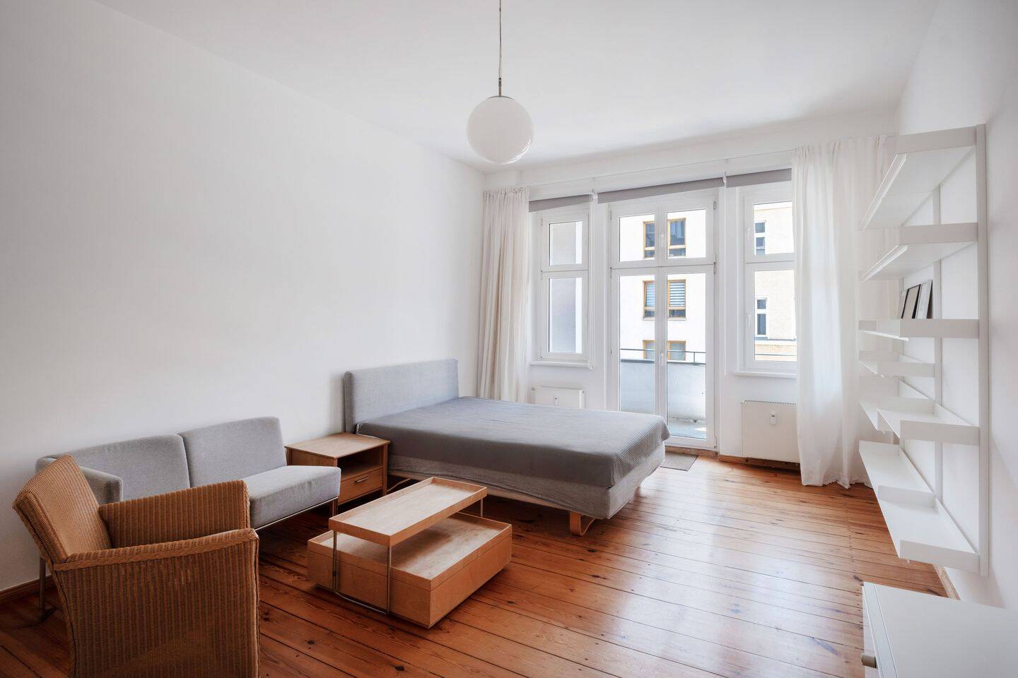Stilvolle Altbauwohnung mit sonniger Loggia in Weißensee, 13086 Berlin (Pankow Weißensee)
