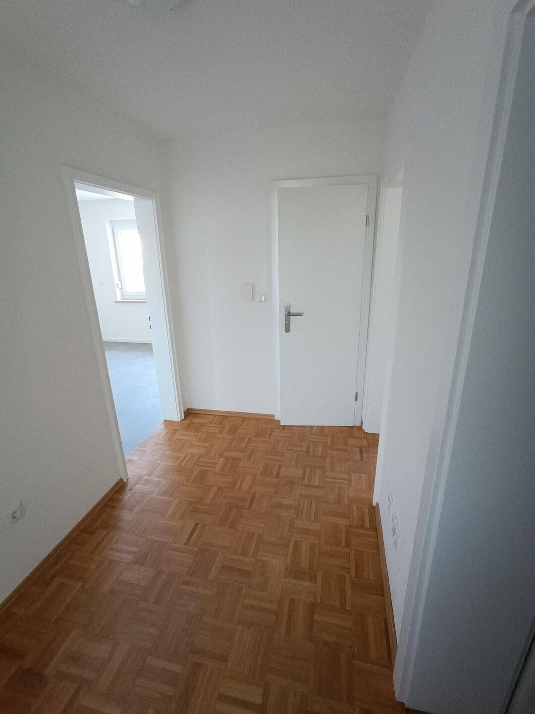 Frisch renovierte Wohnung in Plattling mit großem Balkon, 94447 Plattling