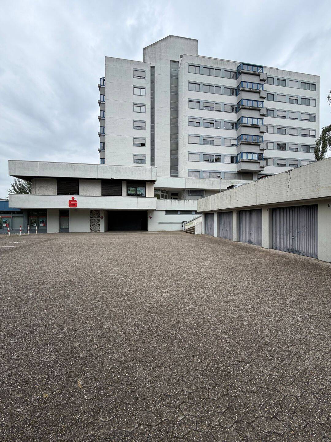 Modernes 4-Zimmer-Apartment mit verglastem Balkon und toller Aussicht, 66121 Saarbrücken