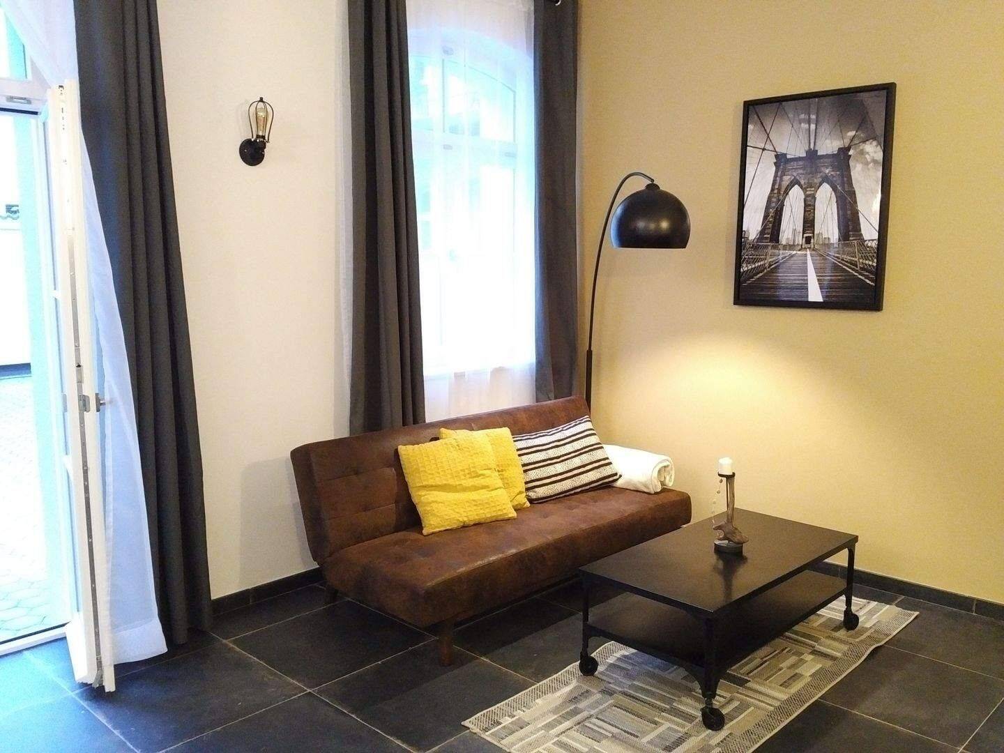 Einziehen und Wohlfühlen – Stilvolle 2-Zimmer-Wohnung mit Gewölbedecken im Herzen Nürnbergs im ruhigen Innenhof eines Denkmalensembles, 90443 Nürnberg