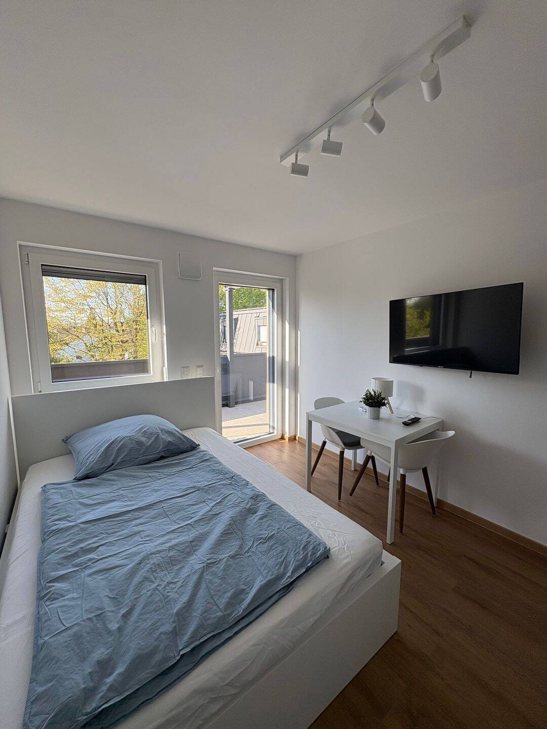 1-Zimmer-Apartment mit schönem Balkon, 81247 München (Allach-Untermenzing Pasing-Obermenzing)