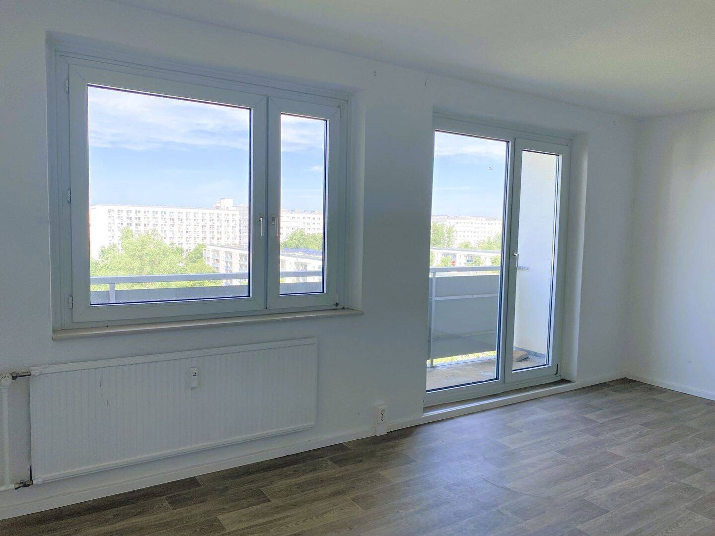 Sonniger Wohntraum mit Weitblick vom Balkon und Aufzug, 6124 Halle (Saale) (Saaleaue Südliche Neustadt Westliche Neustadt)