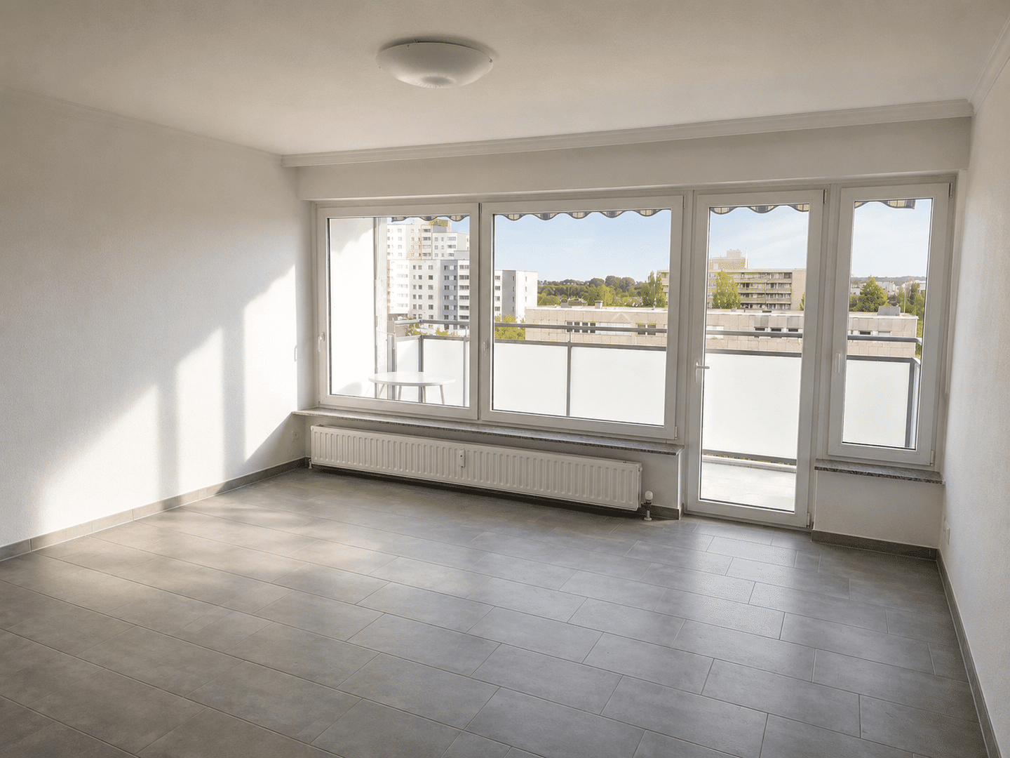 Modernes Apartment mit Fernblick, 60435 Frankfurt am Main