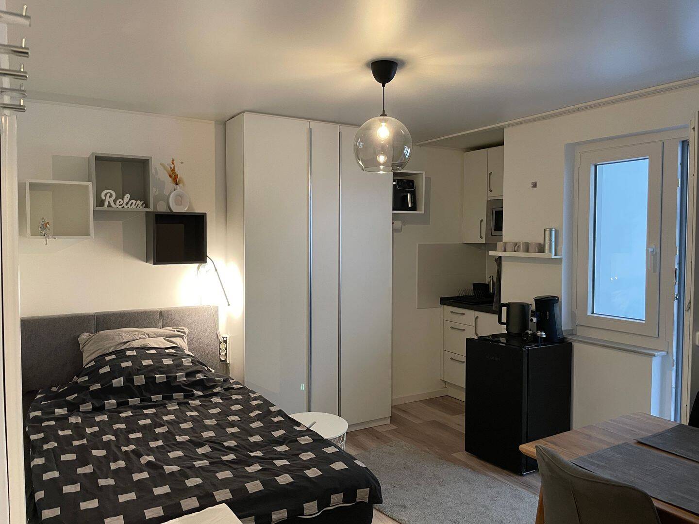 Charmante 21 qm Wohnung: Zentral, modern, möbliert!, 40215 Düsseldorf (Friedrichstadt)