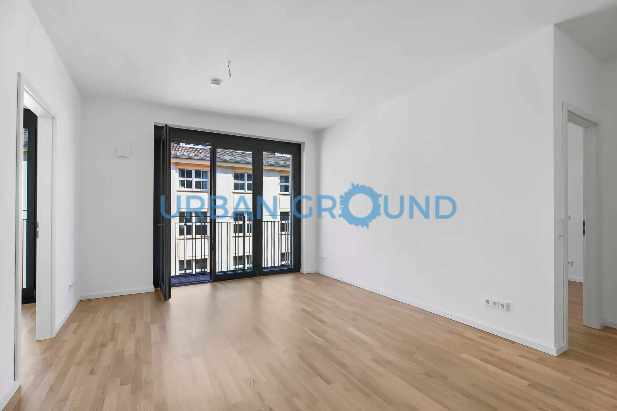 Attraktive 2.5-Zimmer-Wohnung mit Balkon im „Embassy“, 10179 Berlin (Mitte)