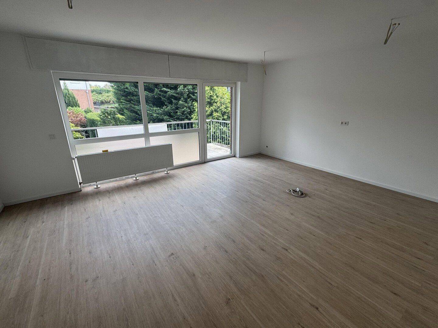 Erstbezug nach Sanierung: 2-Zimmer-Wohnung mit großem Balkon & Gartenblick in Duisburg-Rahm!, 47269 Duisburg (Großenbaum Rahm)
