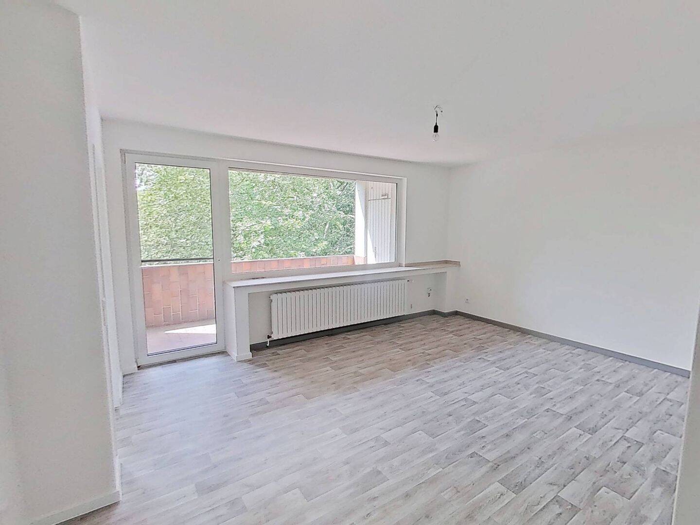 Große 3-Zimmer-Wohnung mit sonnigem BALKON und durchdachtem Grundriss in Duisburg-Neumühl, 47167 Duisburg (Marxloh Neumühl Obermarxloh Röttgersbach)
