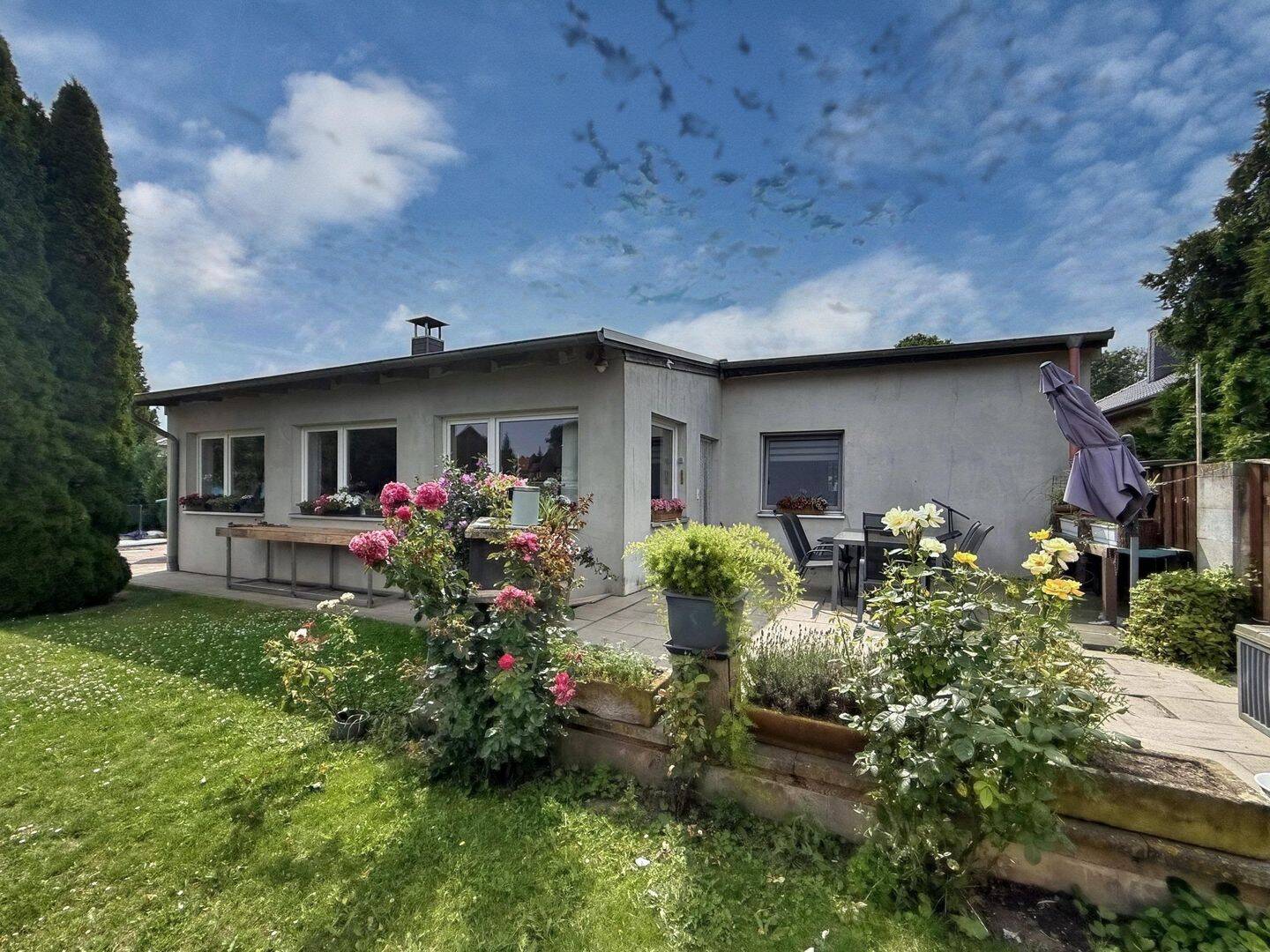 Ein Zuhause mit Perspektive – 2 Häuser für Mehrgenerationen in ruhiger Lage – Ohrsleben, 39393 Hötensleben