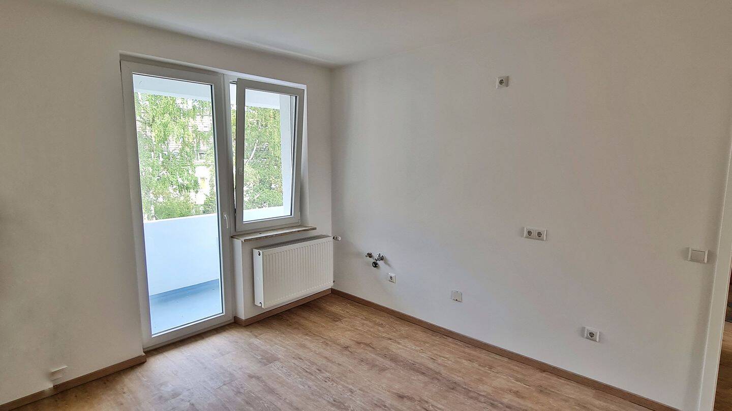 Schöne renoviert Wphnung (3ZiDKB) mit neuem Bad und mit Balkon, Karl-Lehr-Str. 163, Duisburg