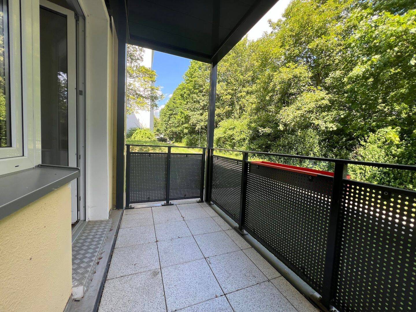 2-Zimmer-Wohnung bequem im Erdgeschoss + Wohlfühlbalkon, 9130 Chemnitz (Hilbersdorf Sonnenberg Yorckgebiet Zentrum)