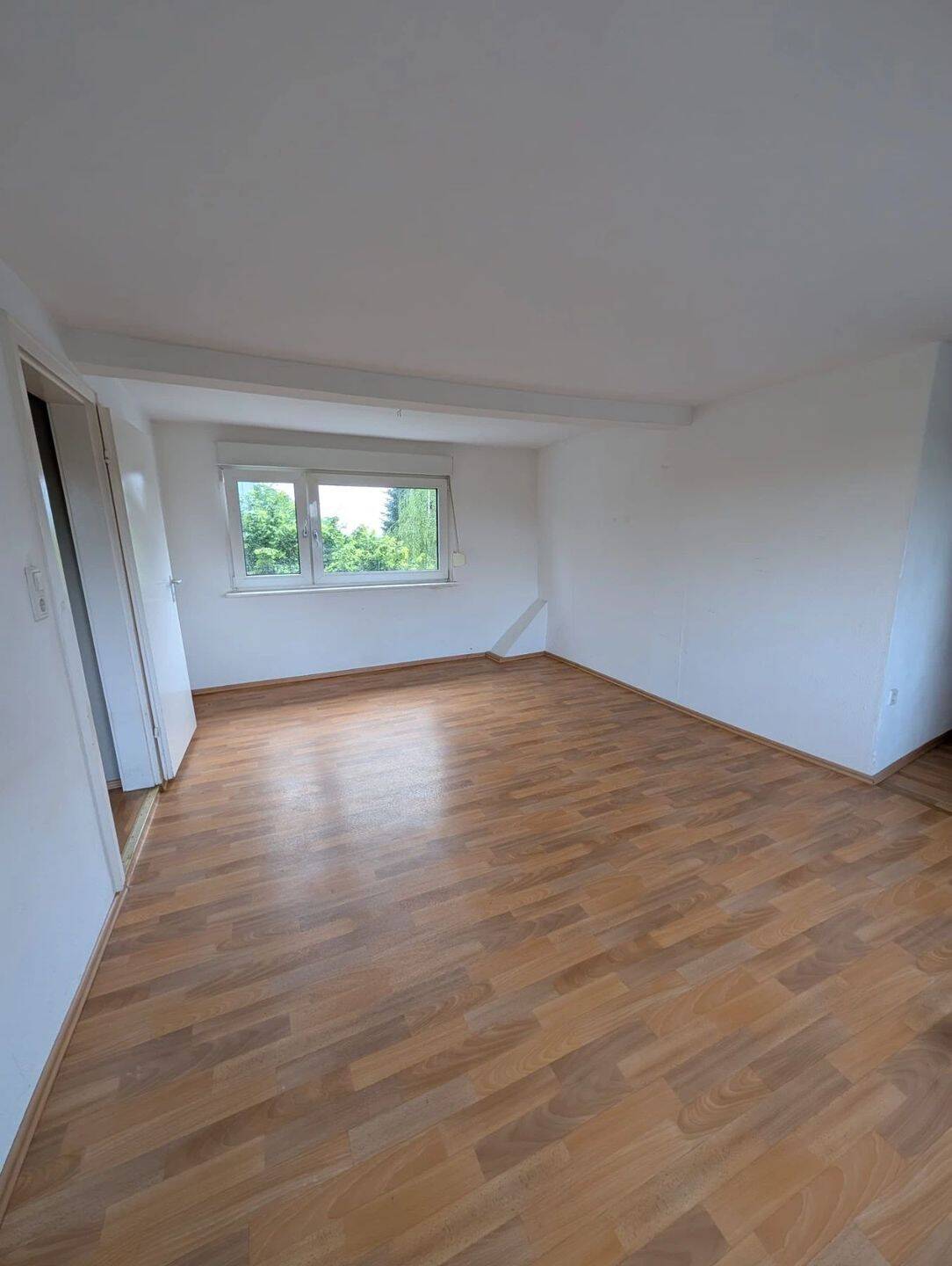 Geschmackvolle 4- Zimmer Dachgeschosswohnung in Rösrath, 51503 Rösrath