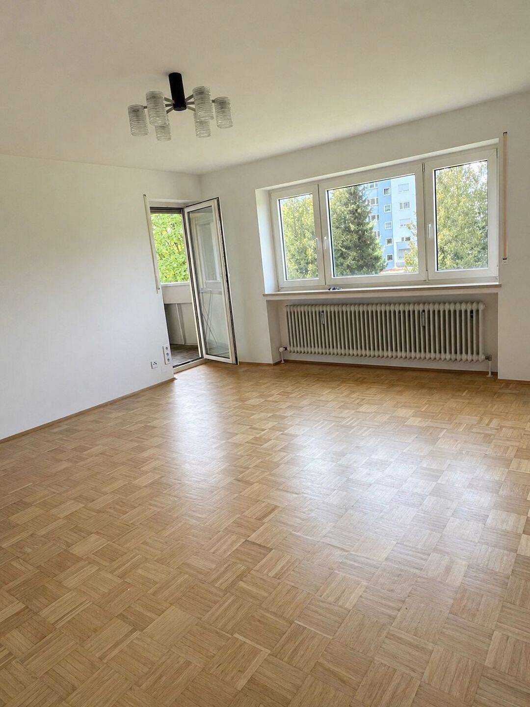 Helle, gepflegte 3-Zimmer-Wohnung mit Loggia, Aufzug und Tiefgarage in Königsbrunn, 86343 Königsbrunn
