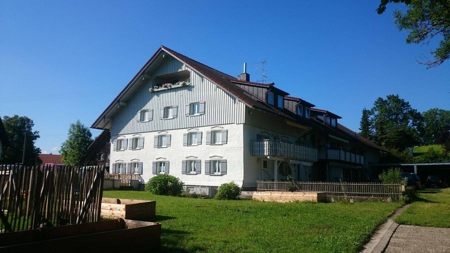 Idyllisches Wohnen im Allgäu – Großzügige Dachgeschosswohnung mit Traumblick, 88167 Gestratz