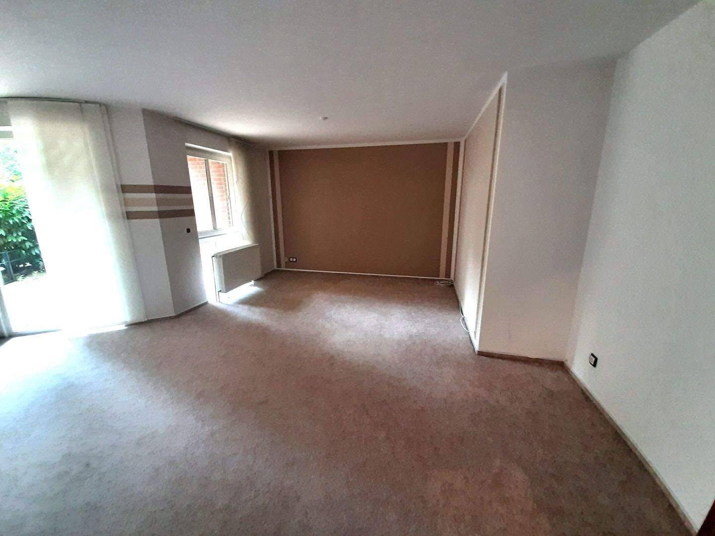 Für Berufstätige! Frisch gestrichene, schöne 4-Zi-Whg, 1. OG, großz. Balkon, frisch saniertes Du-Bad, neue EBK, Vinylboden neu, Garage mögl., 28309 Bremen (Hemelingen Sebaldsbrück)