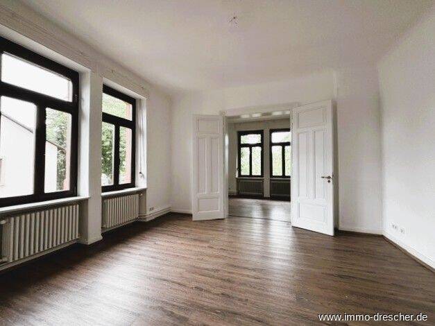 Traumhafte Wohnung im Gründerzeit Anwesen mit Balkon und Einbauküche, in Saarbrücken am Reppersberg, 66119 Saarbrücken