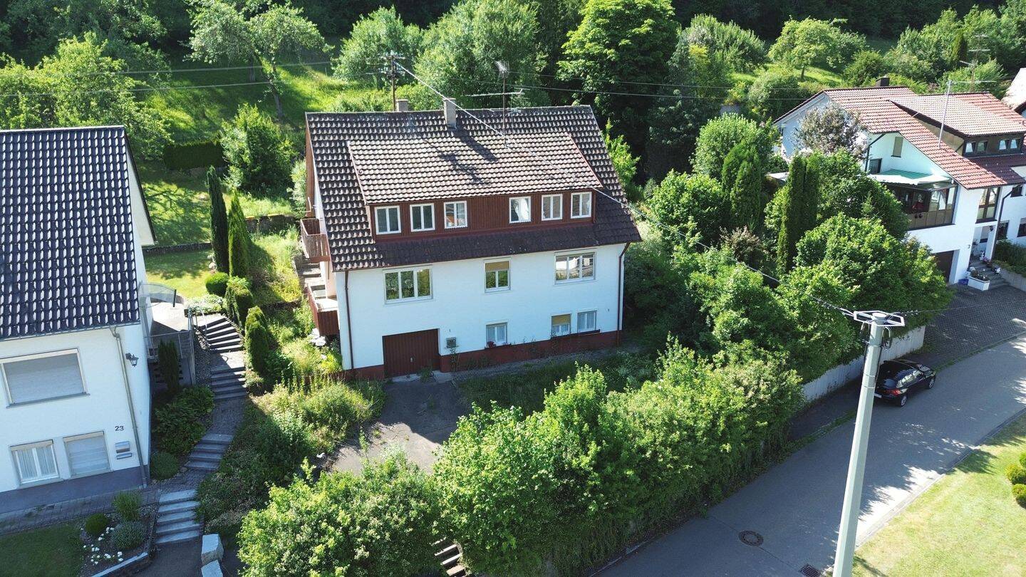 Freistehendes Wohnhaus mit viel Potential in Ortsrandlage von Nusplingen, 72362 Nusplingen