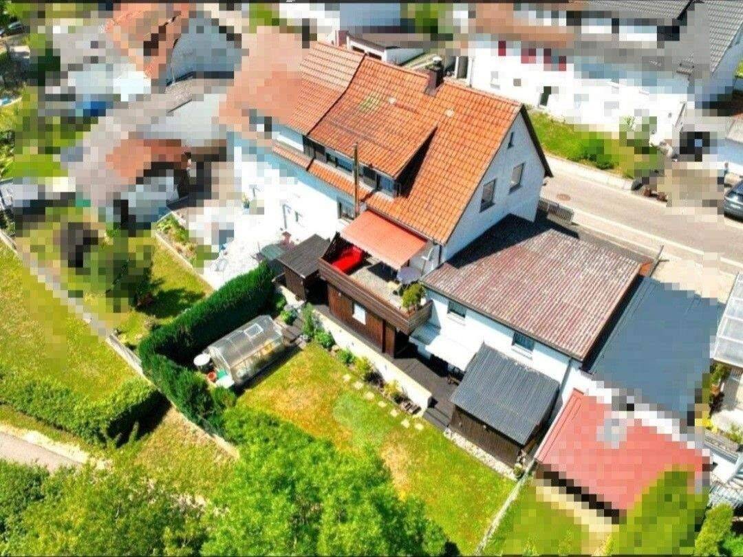 DiePanoramastraße wird Ihrem Namen gerecht. Dieses vielseitige Objekt in ruhiger, familienfreundlicher Lage vereint großzügiges Wohnen für die Familie, 73447 Oberkochen