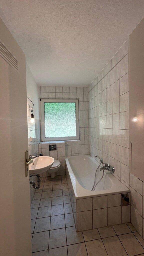 DREI-ZIMMER-WOHNUNG IN DER RATHMECKE, 58513 Lüdenscheid
