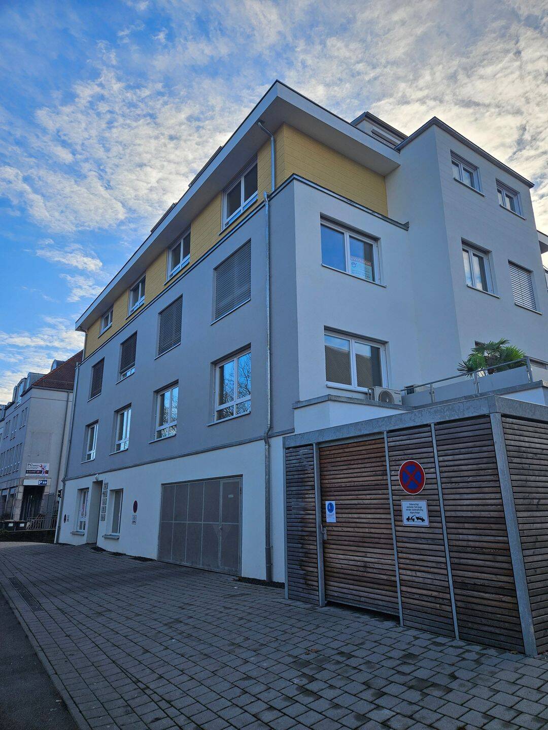 Exclusive 4-Zimmer-Wohnung mit gehobener Innenausstattung mit Balkon und Einbauküche in Reutlingen, 72764 Reutlingen