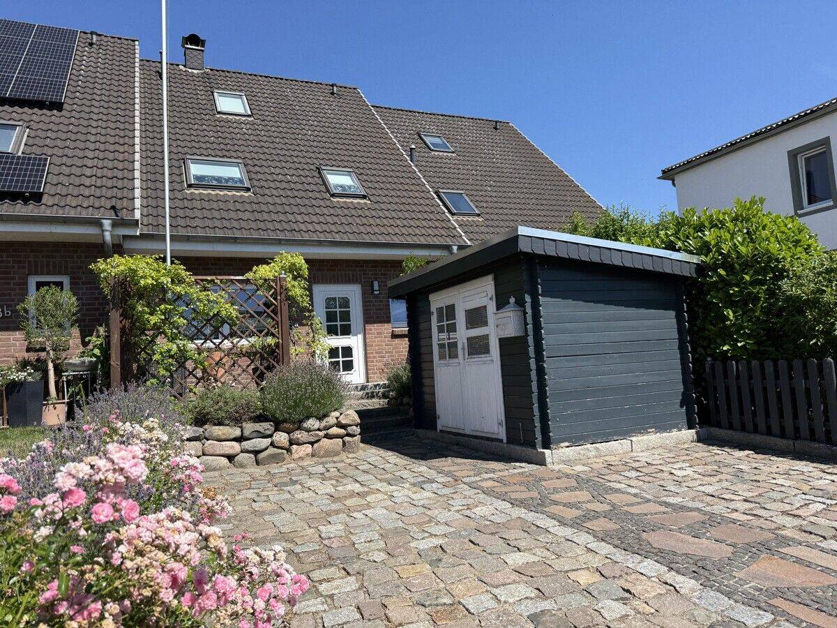 Modernes Reihenmittelhaus mit imposantem Garten, 23611 Bad Schwartau